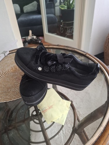 Schnürschuhe