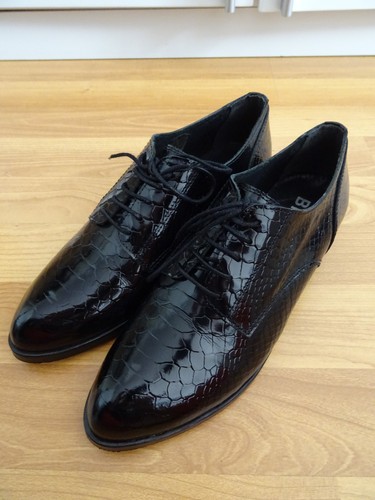 Schwarze schnürschuhe aus - schwarze,